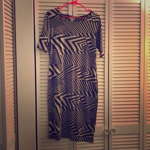 Comfortable shape hugging black and white dress